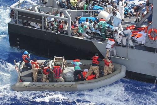 I rifugiati, i barconi, l’Isis e le menzogne della stampa