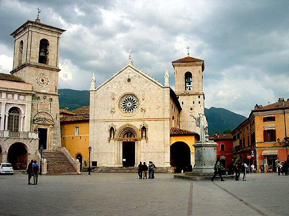 La basilica di San Benedetto, simbolo di una tragedia annunciata