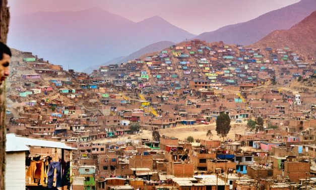 Lima: l’inferno, il silenzio e le isole d’onestà