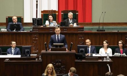La Polonia respinge la riforma illiberale della giustizia