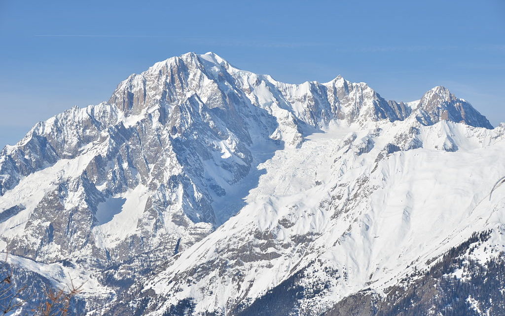 Allarme Monte Bianco: il ghiacciaio Planpincieux continua a scivolare a valle