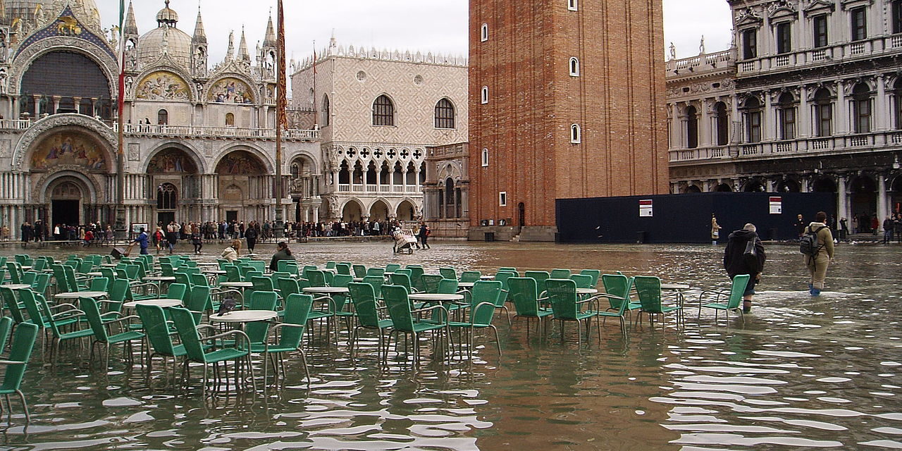 Venezia affonda insieme a incompetenza e negazionismo climatico