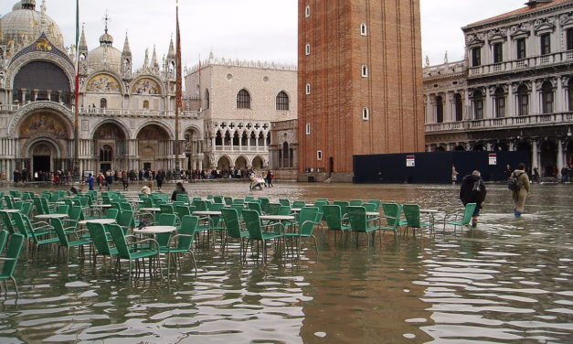 Venezia affonda insieme a incompetenza e negazionismo climatico