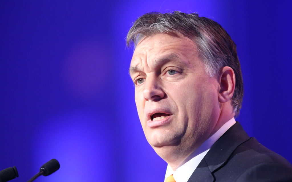 Orban, gli inchini antirazzisti e le bugie dei sovranisti