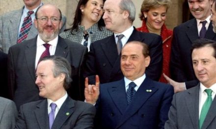 L’eterno ritorno del Cavaliere: ricordiamo davvero Berlusconi?