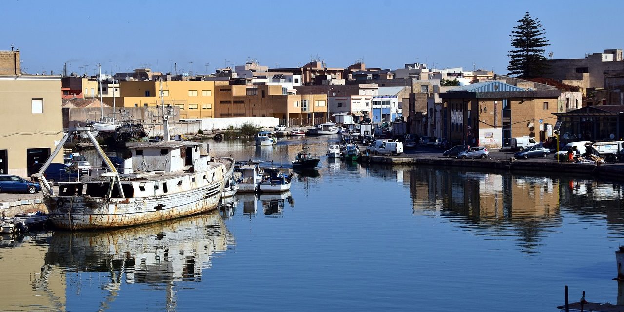 I pescatori mazaresi, il ricatto della Libia e l’imbarazzo dell’Italia