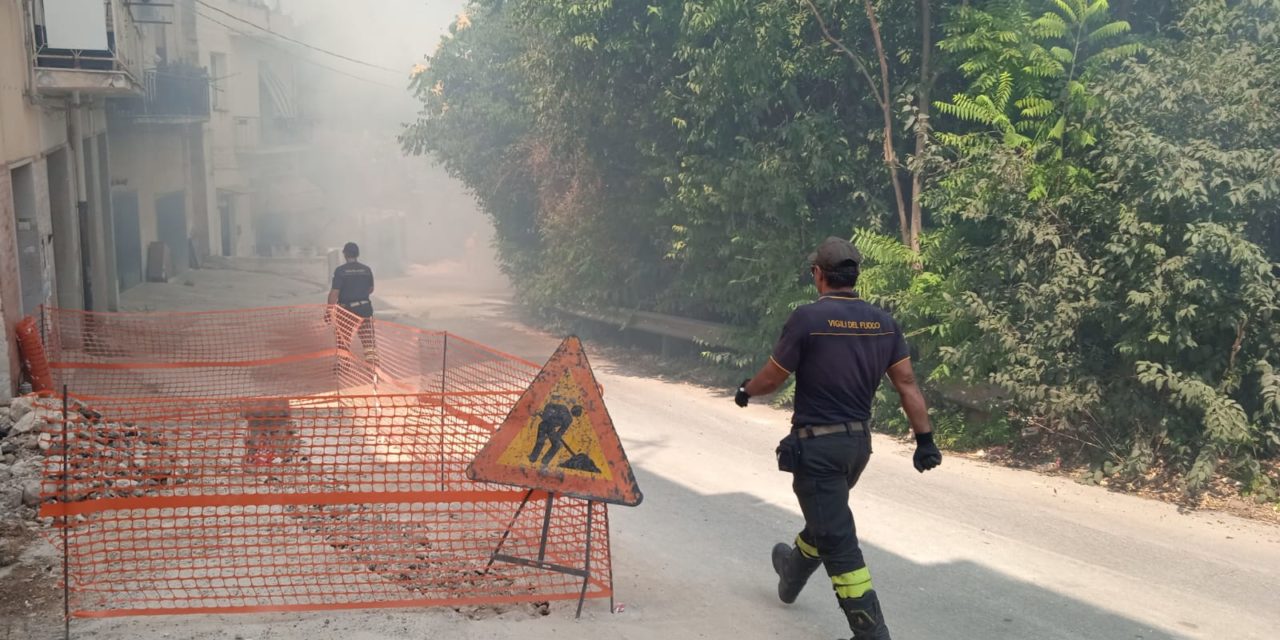 L’Italia brucia: dalla Sardegna a Noto le fiamme colpiscono anche le città