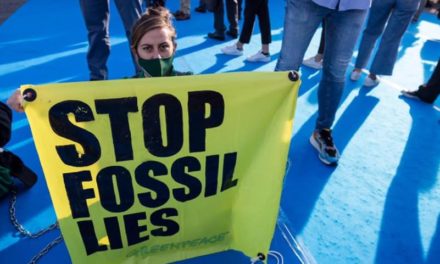 L’iniziativa di Greenpeace: vietare la propaganda delle multinazionali del petrolio e del gas