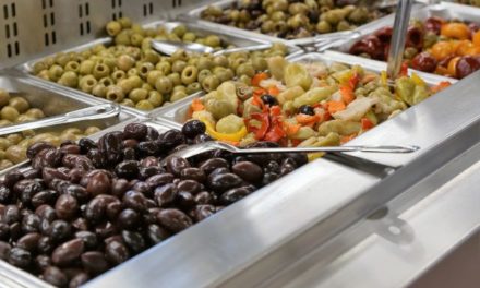 Greenpeace: molti supermercati violano la legge sui contenitori riutilizzabili per alimenti sfusi