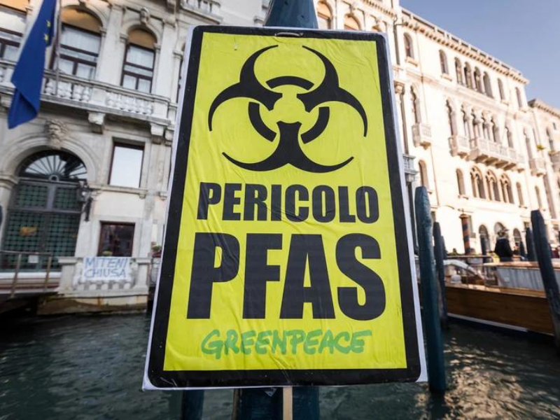L’Italia contaminata dai PFAS: Greenpeace denuncia e lancia una petizione