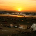 Le spiagge italiane invase dai rifiuti: i dati dell’indagine Beach Litter di Legambiente