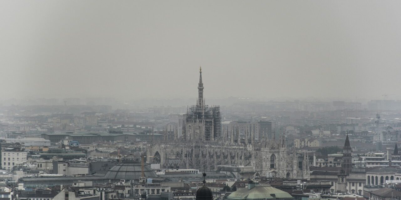 A Milano l’aria è irrespirabile, non solo per lo smog