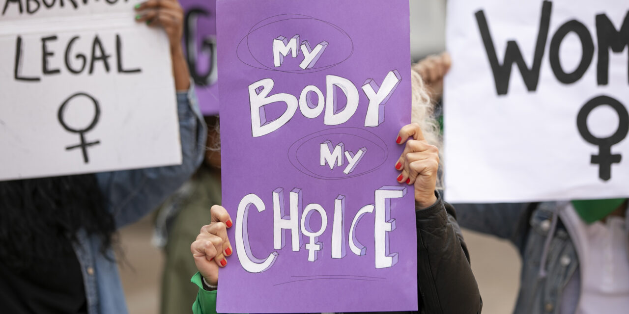 Aborto: associazioni pro-life nei consultori, ennesimo schiaffo ai diritti delle donne